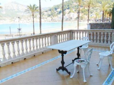 Porto Soller -Mallorca Herrenhaus in erster Linie.