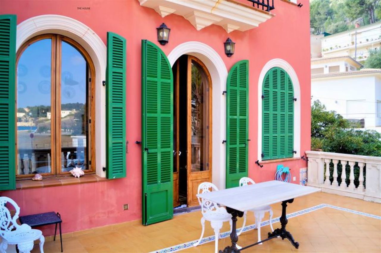 Porto Soller -Mallorca Herrenhaus in erster Linie.