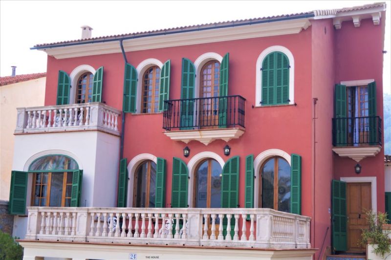 Porto Soller -Mallorca Herrenhaus in erster Linie.