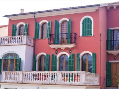 Porto Soller -Mallorca Herrenhaus in erster Linie.
