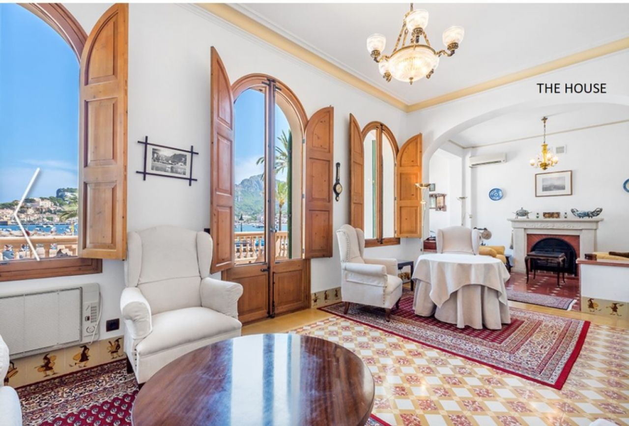 Porto Soller -Mallorca Herrenhaus in erster Linie.