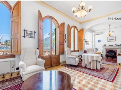 Porto Soller -Mallorca Herrenhaus in erster Linie.