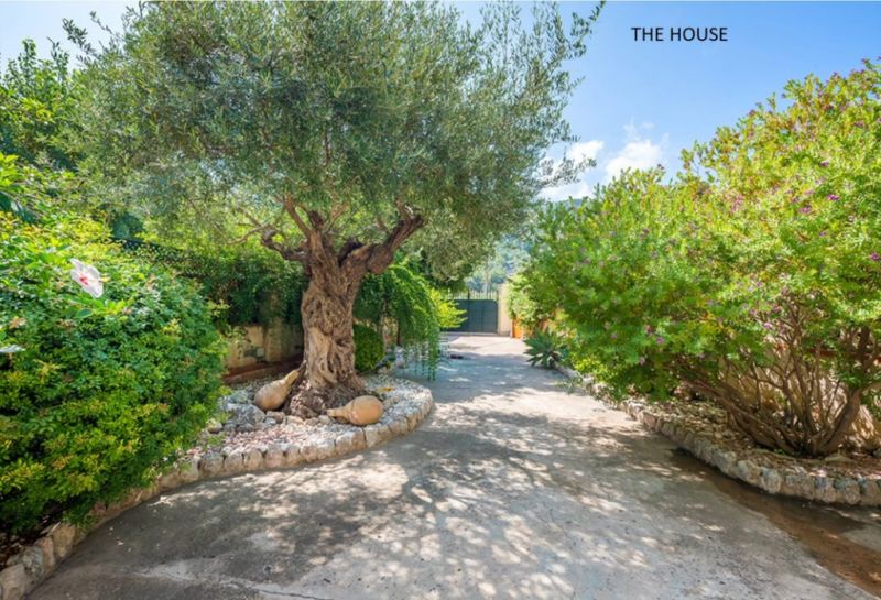 Porto Soller -Mallorca Herrenhaus in erster Linie.