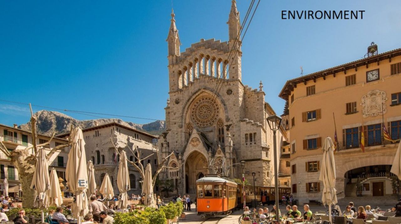 Porto Soller -Mallorca Herrenhaus in erster Linie.