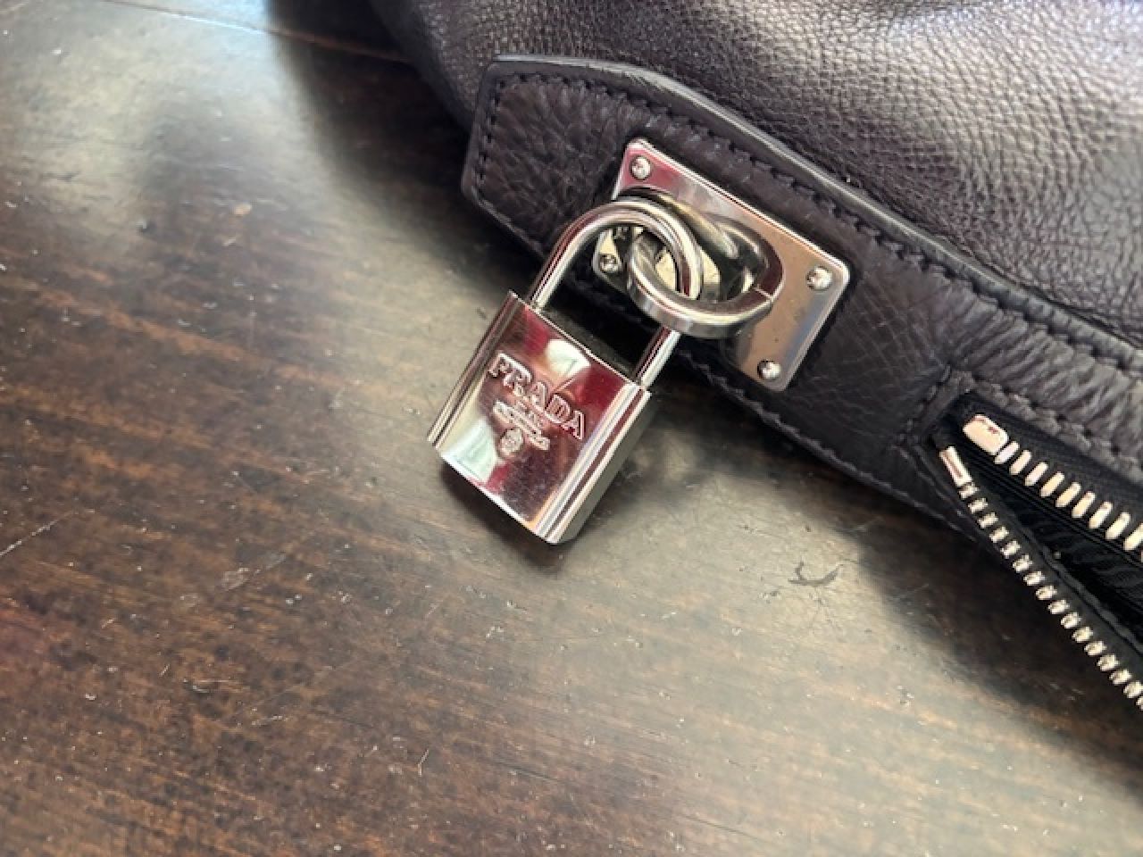 Bolso bandolera de piel PRADA