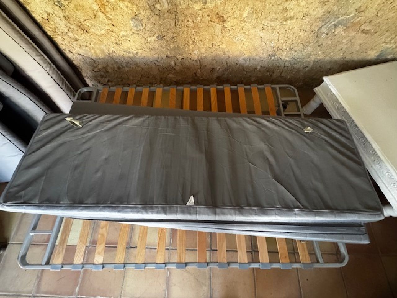 Praktisches Klappbett/Schlafsofa, Liegefläche 140 x 200 cm