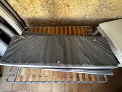 Praktisches Klappbett/Schlafsofa, Liegefläche 140 x 200 cm