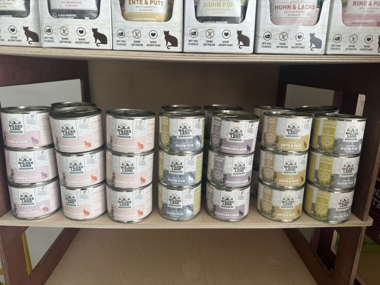Premium organic cat food from the company Hermanns and/or Wildes Land