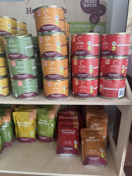 Premium organic cat food from the company Hermanns and/or Wildes Land