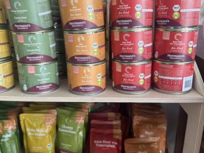 Premium organic cat food from the company Hermanns and/or Wildes Land