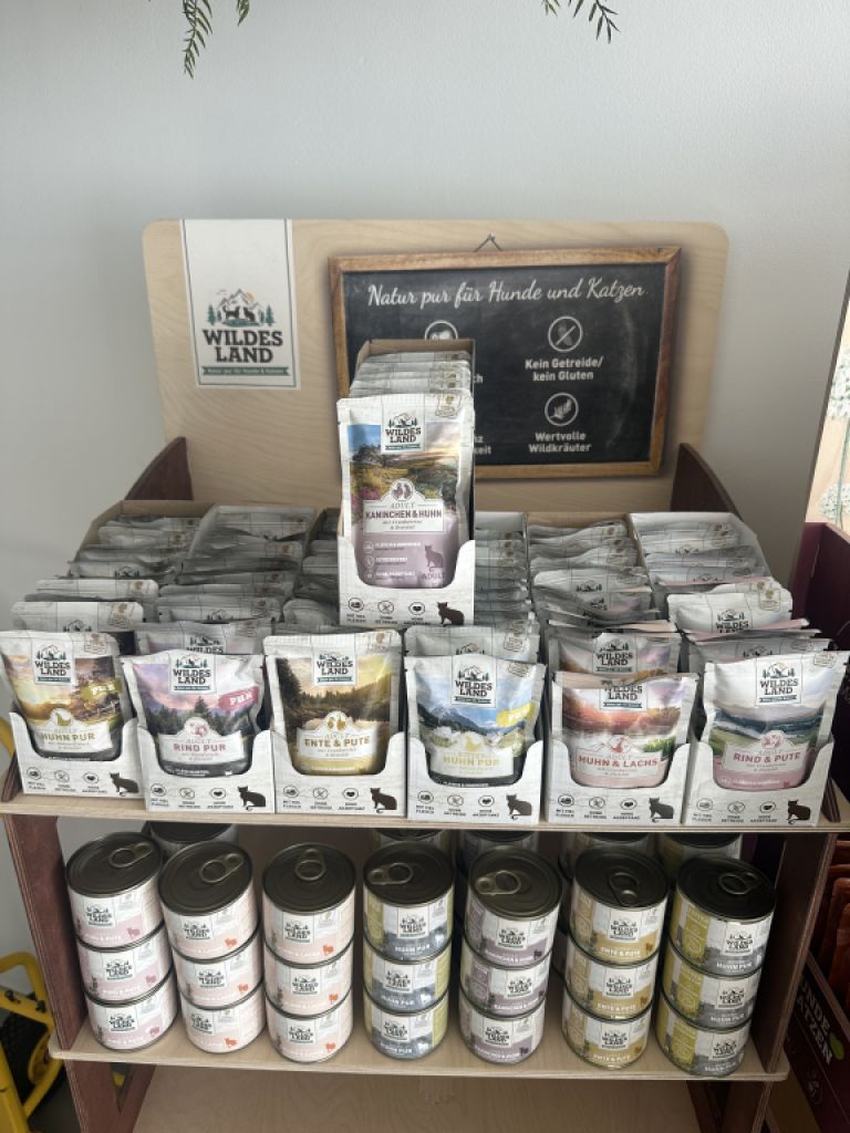 Premium organic cat food from the company Hermanns and/or Wildes Land