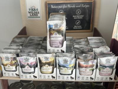 Premium organic cat food from the company Hermanns and/or Wildes Land