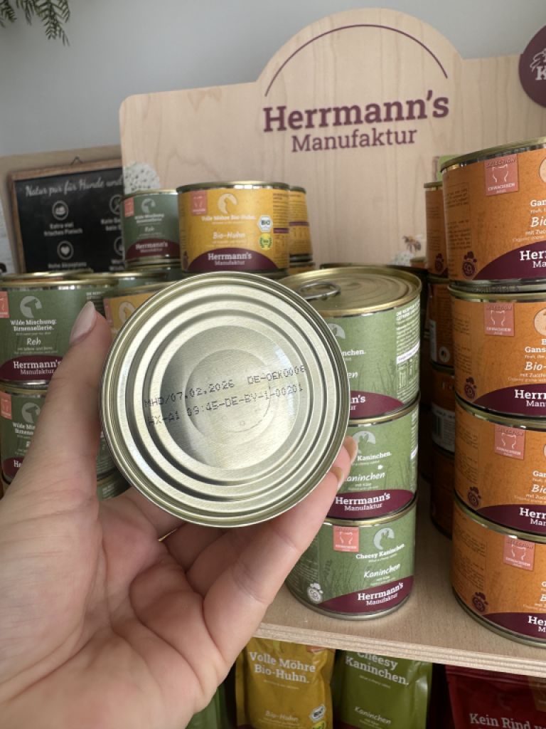 Premium organic cat food from the company Hermanns and/or Wildes Land