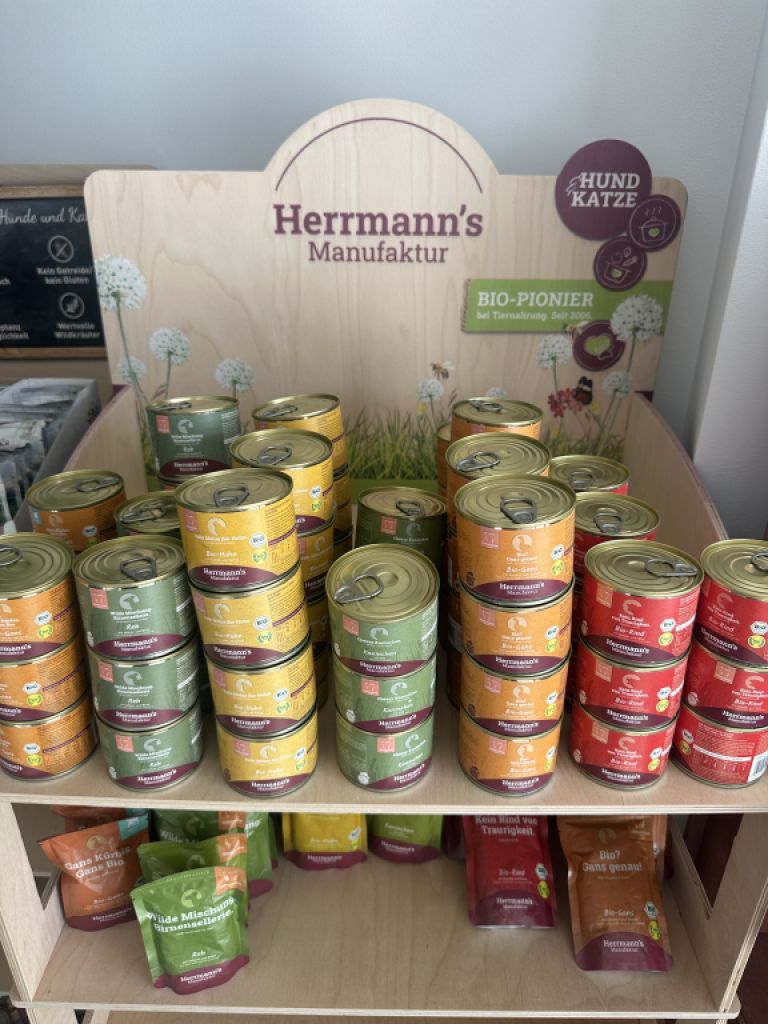 Premium organic cat food from the company Hermanns and/or Wildes Land