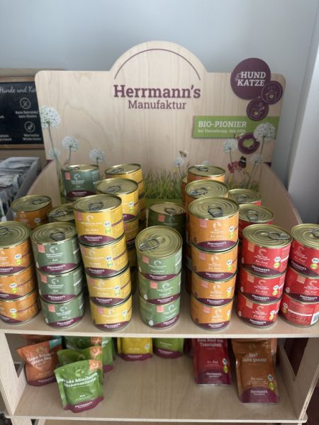Premium organic cat food from the company Hermanns and/or Wildes Land