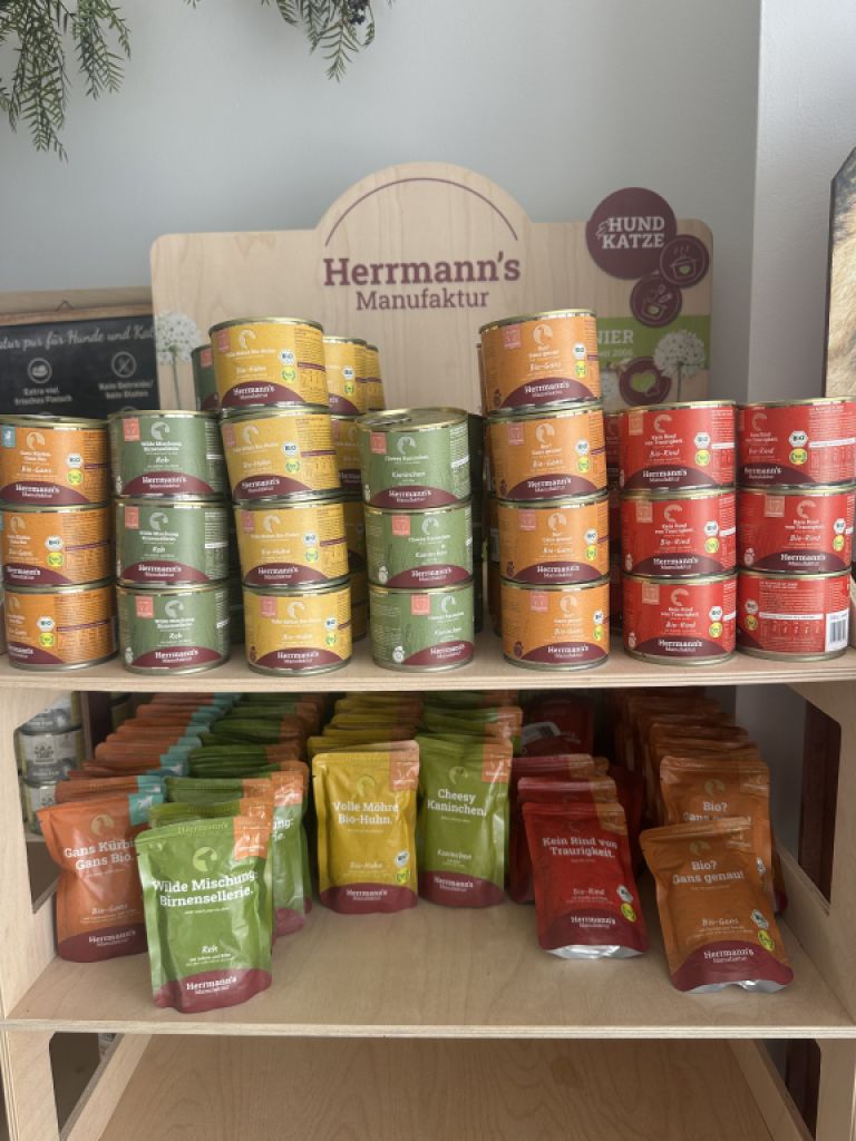 Premium organic cat food from the company Hermanns and/or Wildes Land