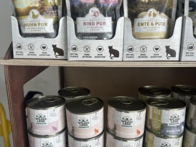 Premium organic cat food from the company Hermanns and/or Wildes Land