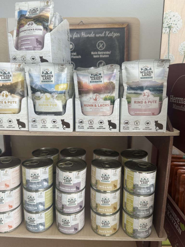 Premium organic cat food from the company Hermanns and/or Wildes Land