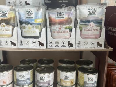 Premium organic cat food from the company Hermanns and/or Wildes Land
