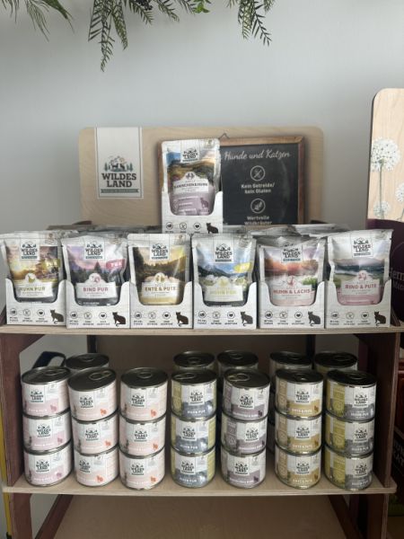 Premium organic cat food from the company Hermanns and/or Wildes Land