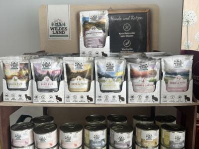 Premium organic cat food from the company Hermanns and/or Wildes Land