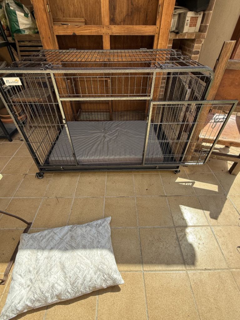 Excelente caja para cachorros de Pawhut