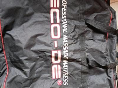 Professionelle Massageliege, platzsparend