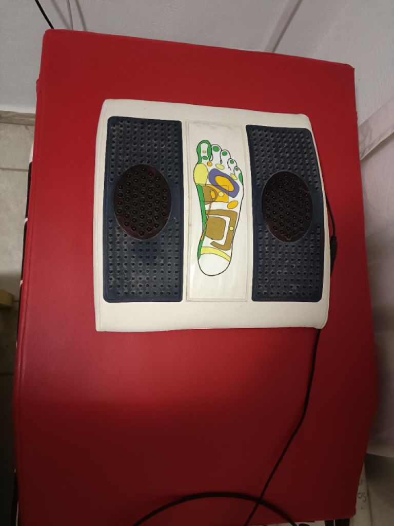 Professionelle Massageliege, platzsparend