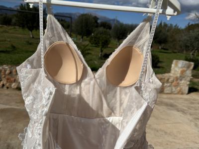 Pronovias Brautkleid mit Schlitz und Schleppe