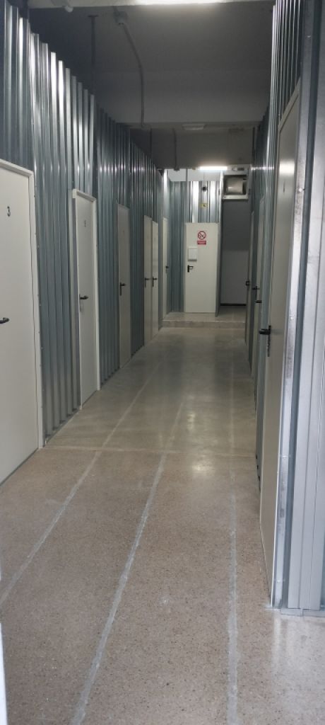 Premises with storage room business