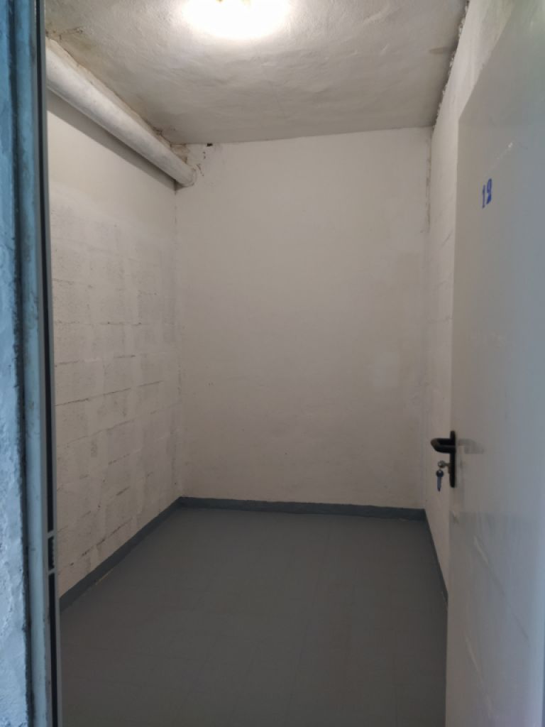 Premises with storage room business