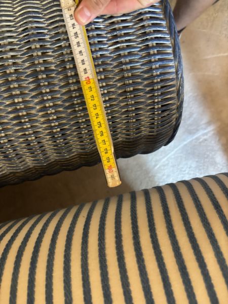 Rattan-Sofagarnitur mit Tischen