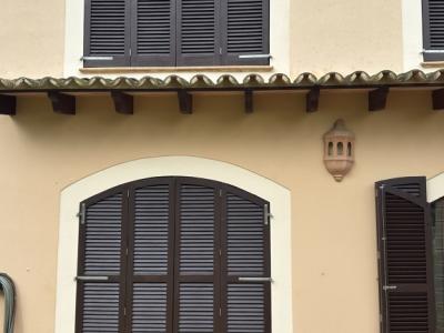 Refresh von Türen, Fensterläden (Persianas), Gartenmöbel aus Holz