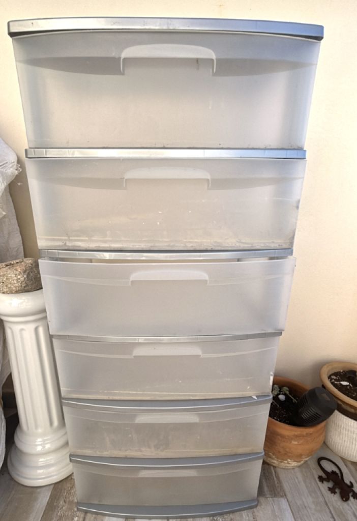 Estantería con 6 cajones