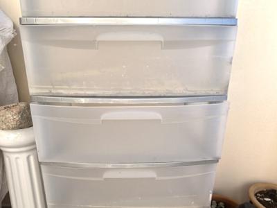 Shelf with 6 drawers