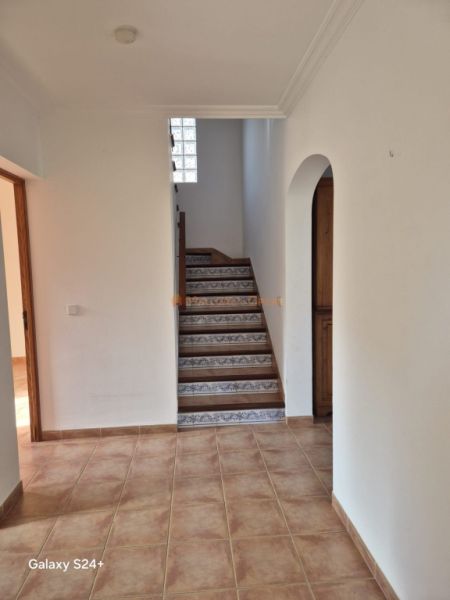 Reihenhaus-Chalet im Wohngebiet von Cala Mandia