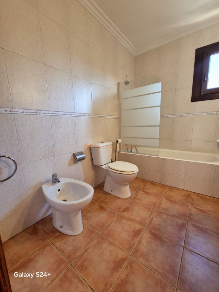 Reihenhaus-Chalet im Wohngebiet von Cala Mandia