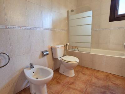 Reihenhaus-Chalet im Wohngebiet von Cala Mandia