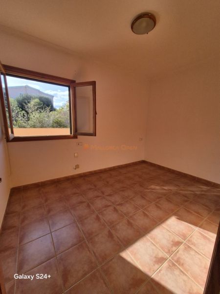 Reihenhaus-Chalet im Wohngebiet von Cala Mandia