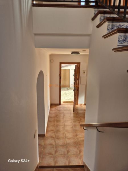 Reihenhaus-Chalet im Wohngebiet von Cala Mandia