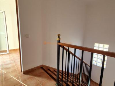 Reihenhaus-Chalet im Wohngebiet von Cala Mandia