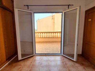 Reihenhaus-Chalet im Wohngebiet von Cala Mandia