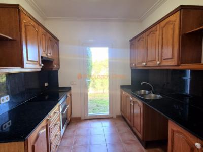 Reihenhaus-Chalet im Wohngebiet von Cala Mandia