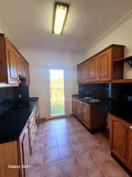 Reihenhaus-Chalet im Wohngebiet von Cala Mandia