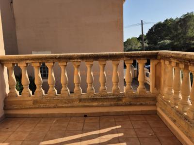 Reihenhaus-Chalet im Wohngebiet von Cala Mandia