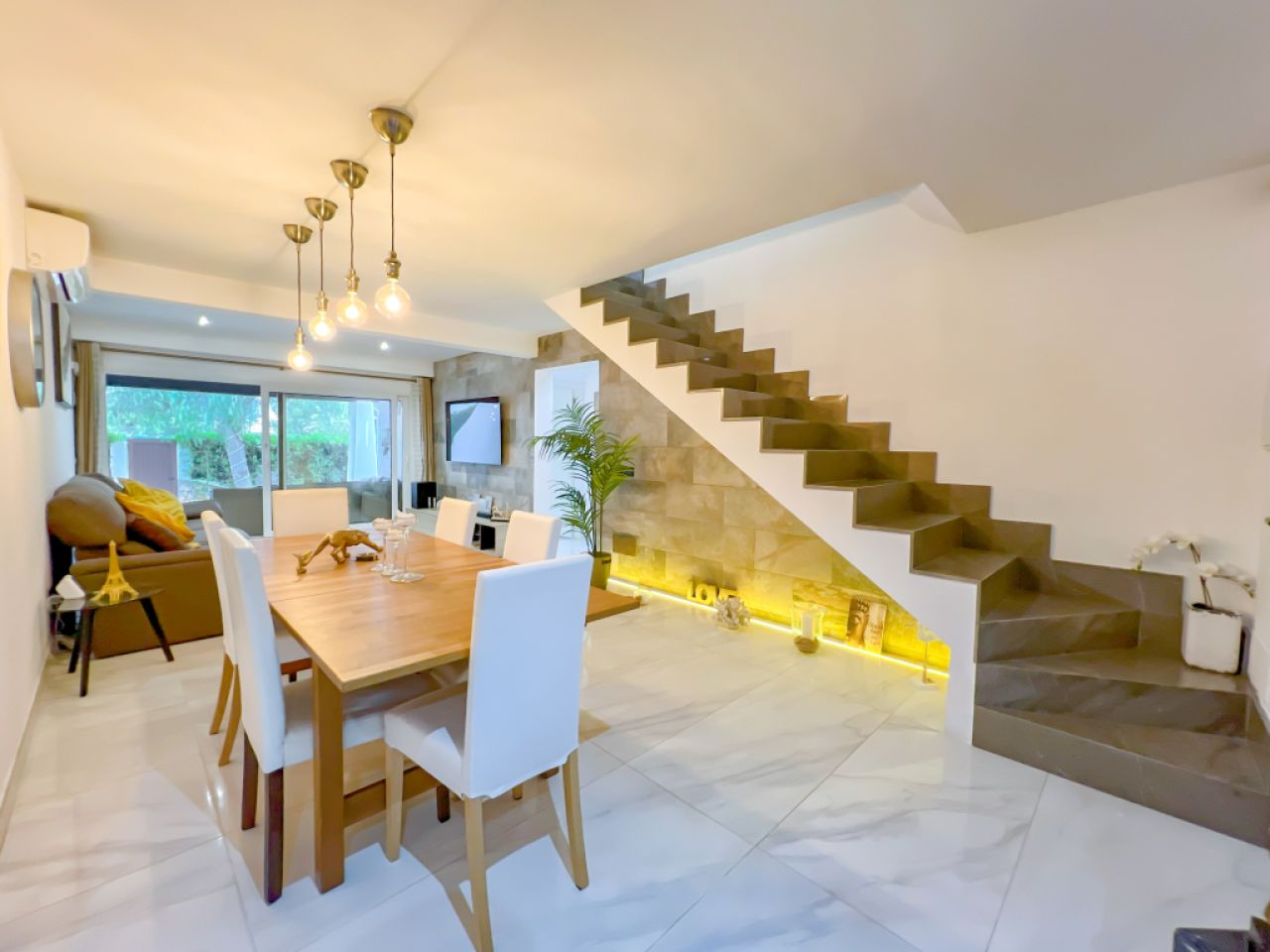 Townhouse for sale in Avenida des Sementer 38, Cala d'Or, Santanyí