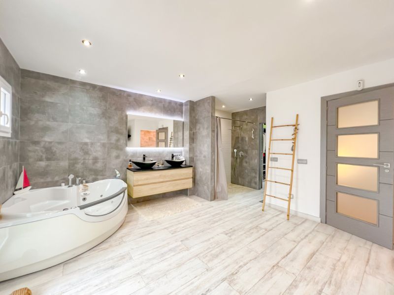 Townhouse for sale in Avenida des Sementer 38, Cala d'Or, Santanyí