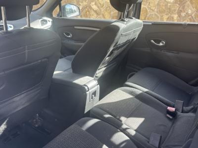 Renault Scenic Grande mit neuem TÜV