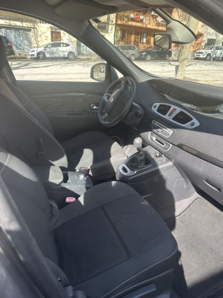 Renault Scenic Grande mit neuem TÜV