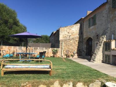 Restaurierte 2 Etagenfinca - typisch mallorquin - mit kleinem Grundstück bei Felanitx --- F 165 VK